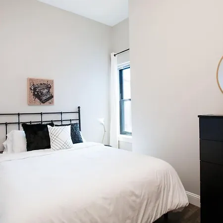Centrally Located Luxurious Loft Walk Anywhere